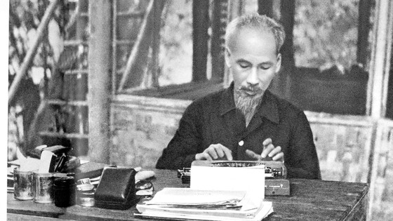 Kỷ niệm 130 năm Ngày sinh Chủ tịch Hồ Chí Minh (19-5-1890 – 19-5-2020):  Sáng mãi tên Người - Hồ Chí Minh