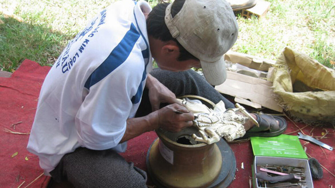 Nghệ nhân đúc đồng