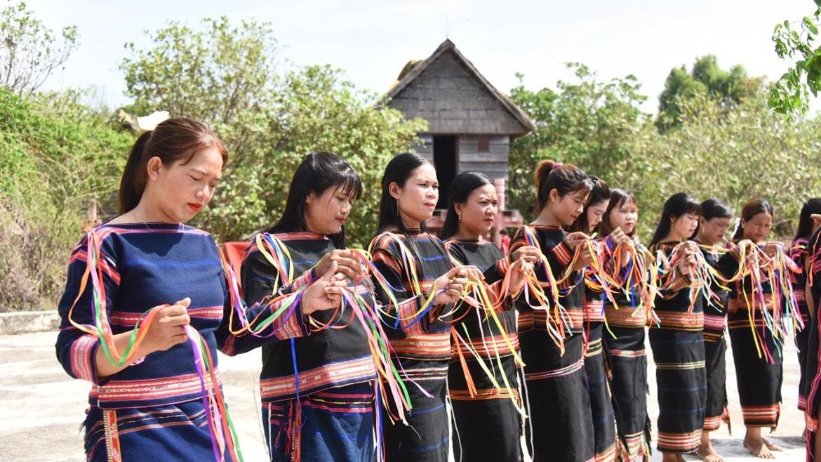 cong-chieng-mua-hat-trong-le-cau-mua-cua-nguoi-dan-toc-jrai_4f716