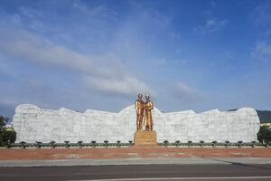 Tuong_dai_Nguyen_Sinh_Sac-Nguyen_Tat_Thanh_3_116ab