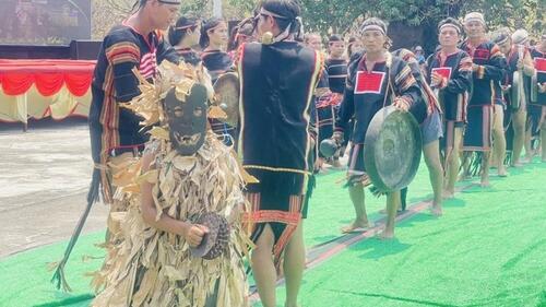 congluan-cdn_congluan_vn-files-content-2024-05-01-_dac-sac-le-cau-mua-yang-potao-apui-cua-nguoi-jrai-075658132_d50d5