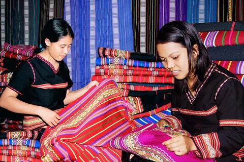 Preserving brocade weaving